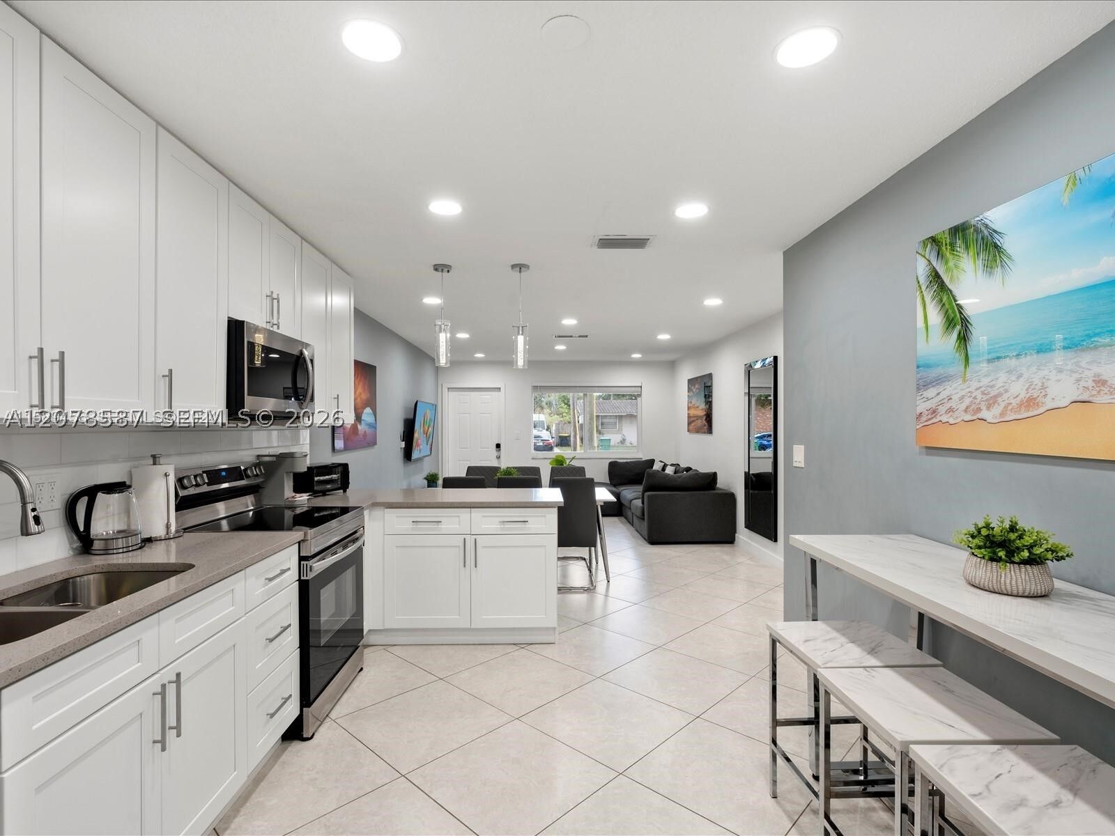 Property Photo:  5063 SW 27th Ave 5063  FL 33312 