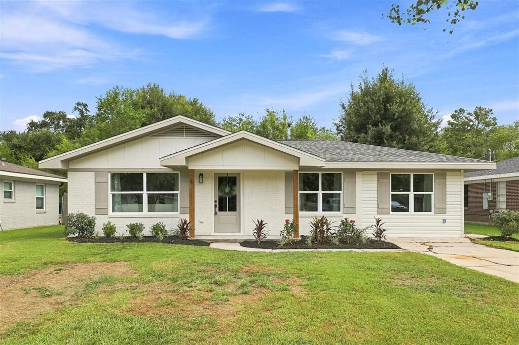 Property Photo: 728 Morningside Drive LA 70605