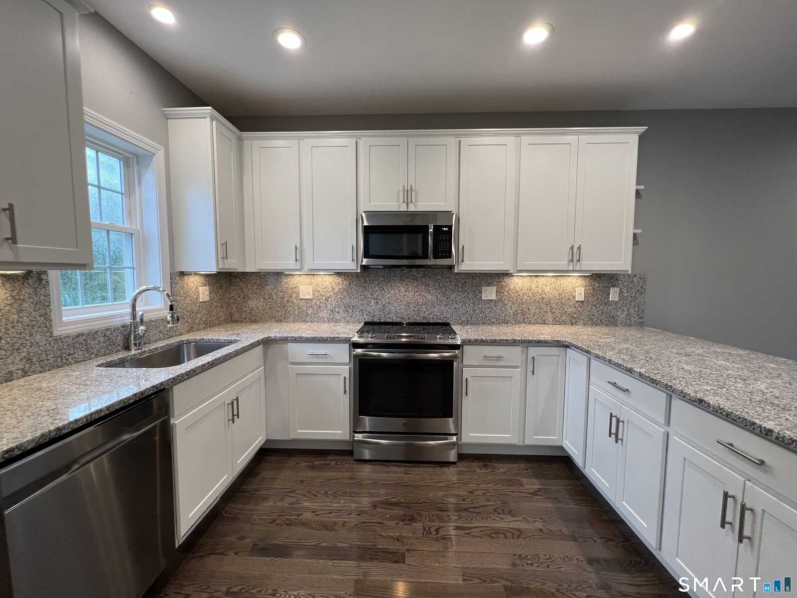Property Photo:  35 Ringgold Street 207  CT 06107 