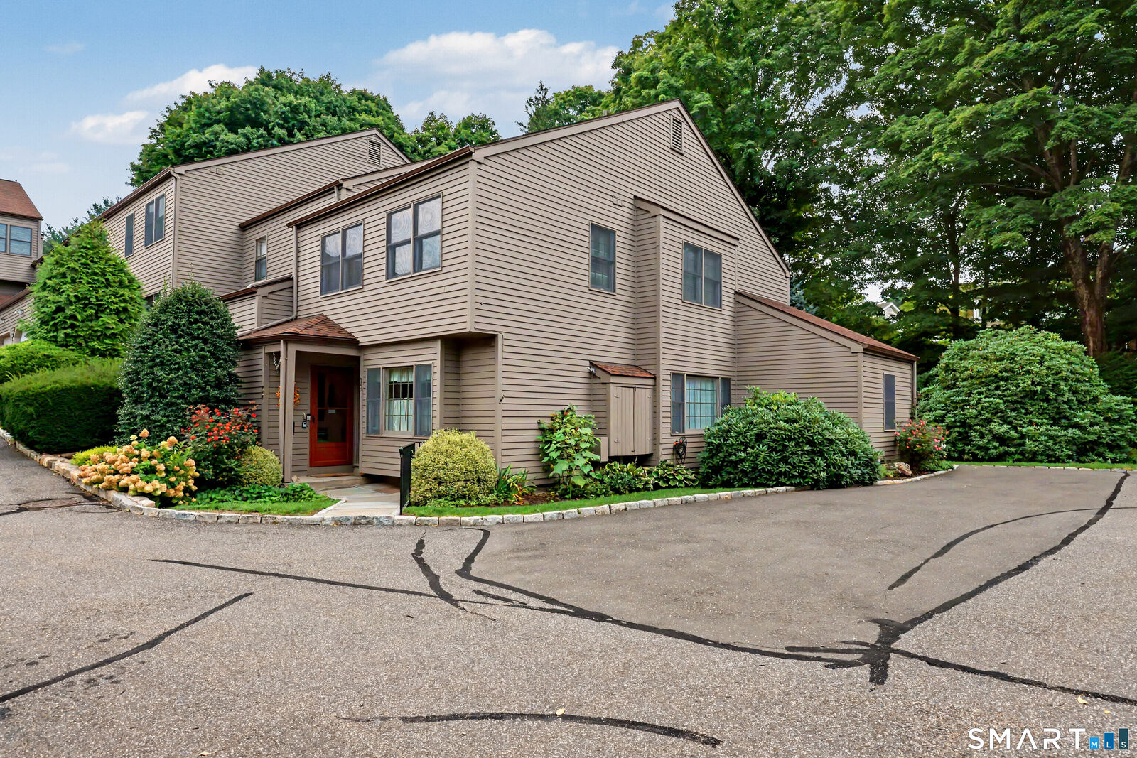 Property Photo:  39 Lambert Common 39  CT 06897 