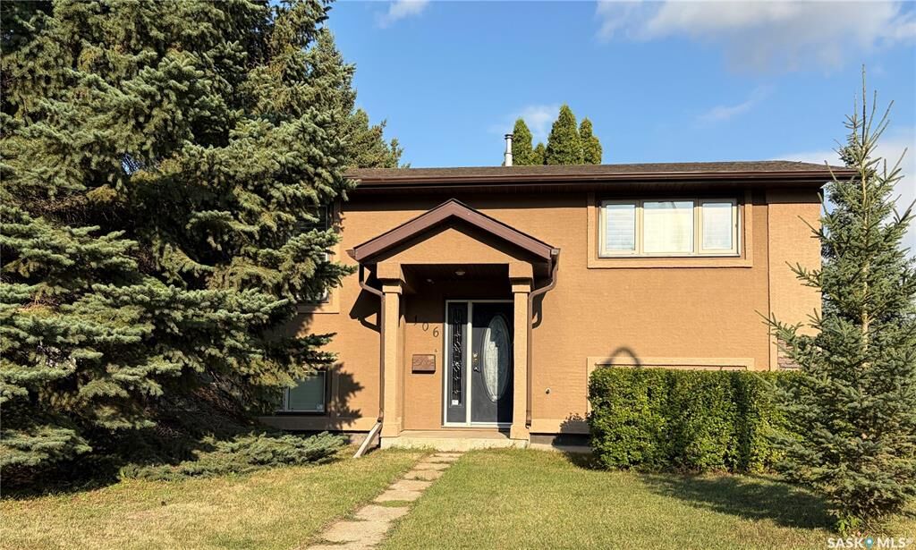 Property Photo:  106 Stewart Crescent  SK S3N 3J5 