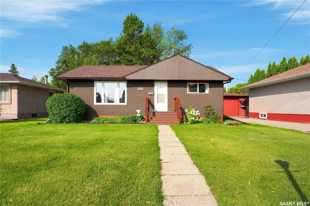 Property Photo:  571 104th Street  SK S9A 1M5 