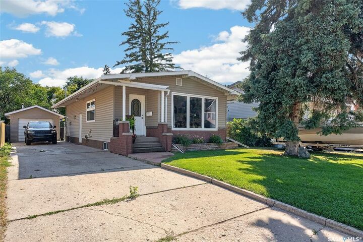 529 Athabasca Street W — photo 1