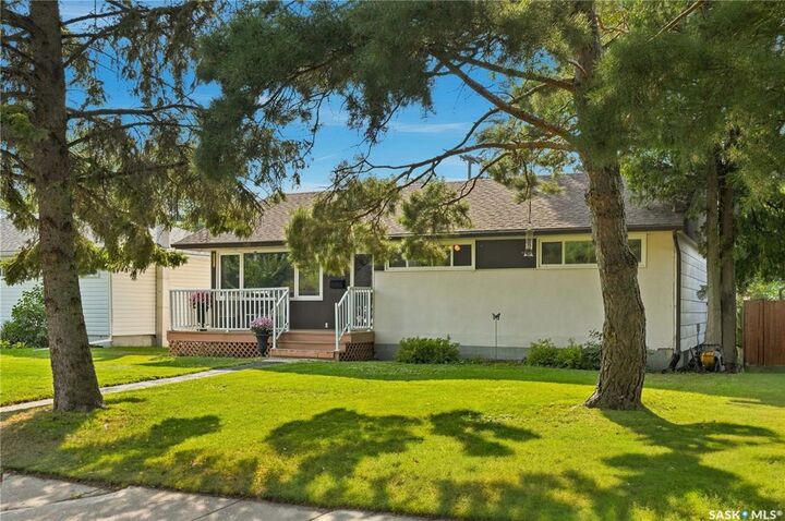 Property Photo:  1810 Cairns Avenue  SK S7H 2J1 