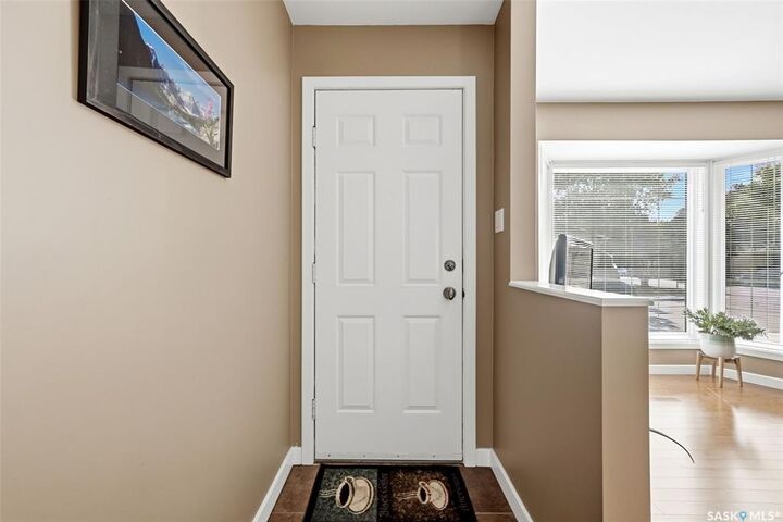 Property Photo:  906 Hopkins Crescent N  SK S4X 2N3 