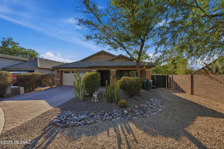 Property Photo:  