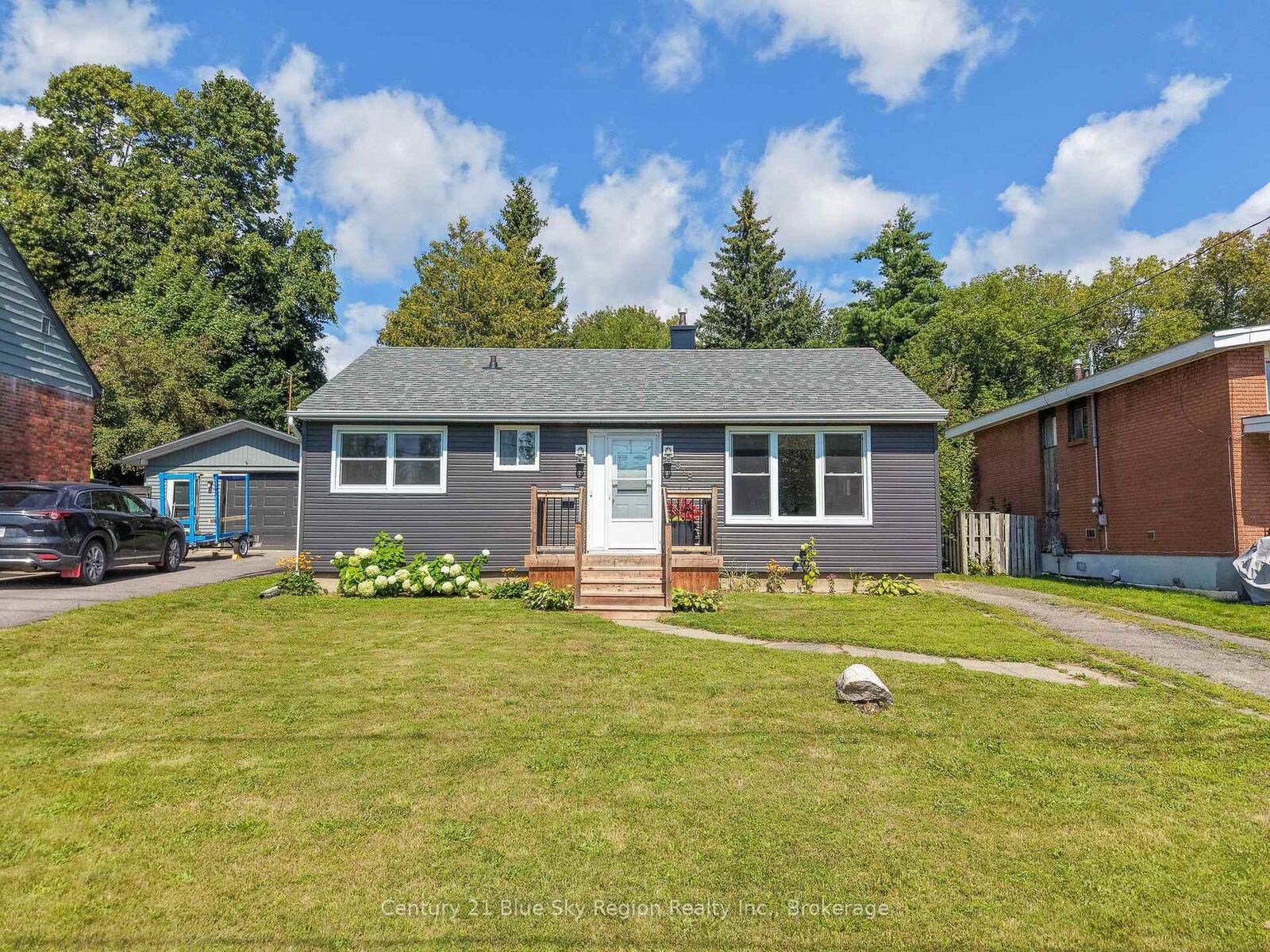 Property Photo: 918 Copeland Street ON P1B 3E4