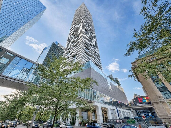 100 Harbour Street 5806 — photo 1