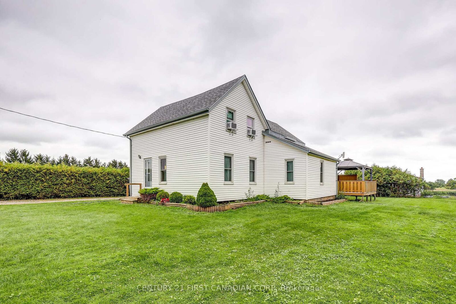 Property Photo:  45687 Fruit Ridge Line  ON N5P 3S9 