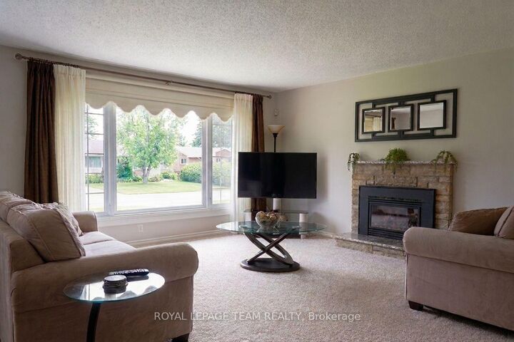 Property Photo: 29 Epworth Avenue ON K2G 2L6