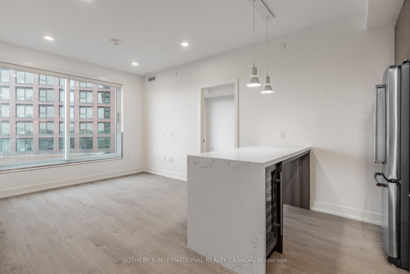 Property Photo: 31 York Garden Way 1003 ON M6A 2V1