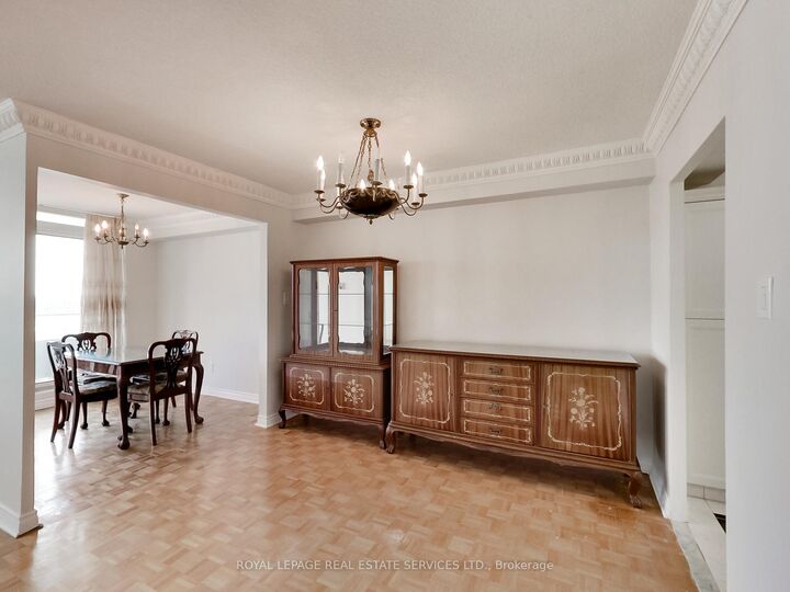 511 The West Mall Road 702 — photo 1