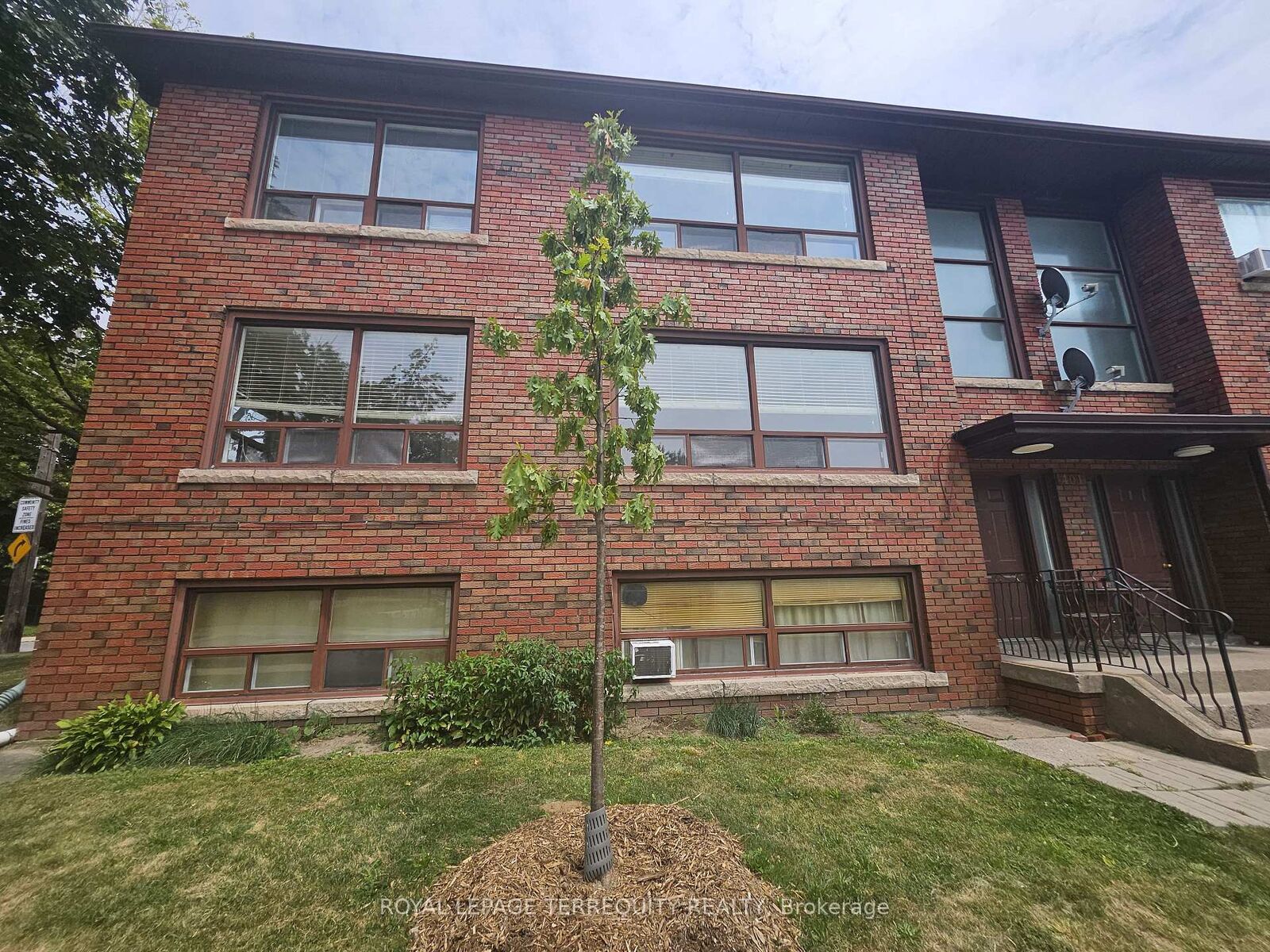 Property Photo:  401 Winnett Avenue 3  ON M6C 3M2 