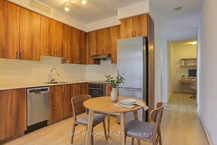 Property Photo: 55 Ann O'Reilly Road 1702 ON M2J 0E1