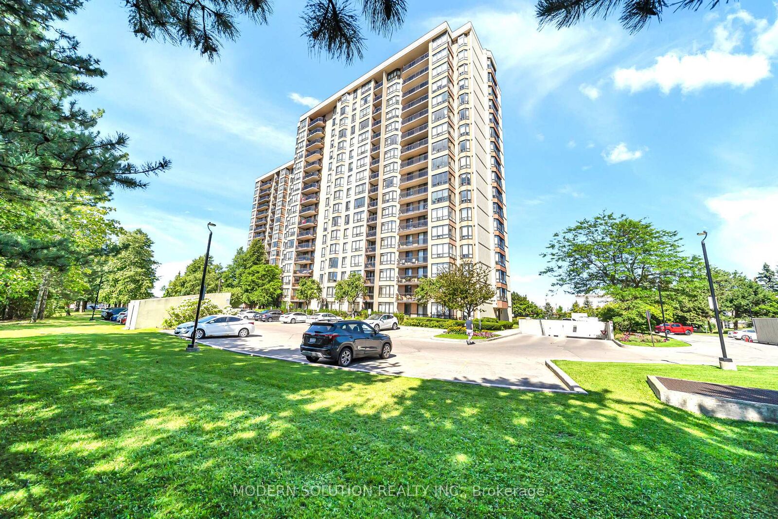 Property Photo: 20 Cherrytree Drive 501 ON L6Y 3V1
