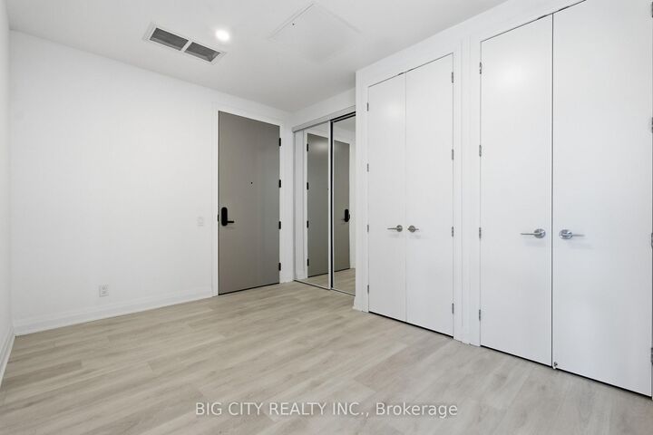 Property Photo:  25 Frederick Todd Way 213  ON M4G 0C9 