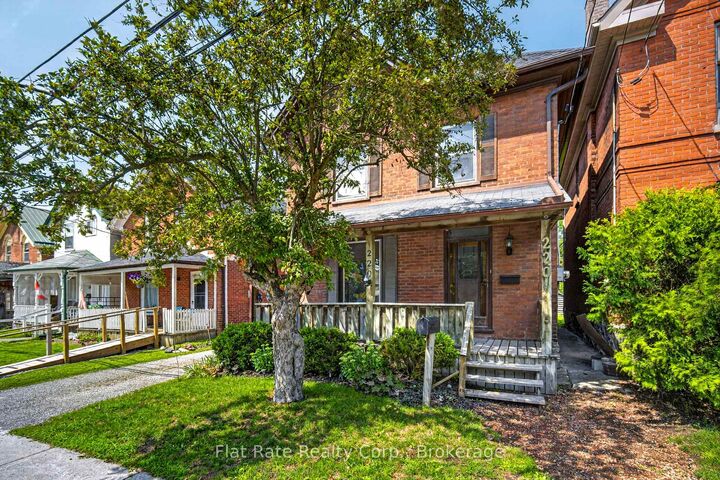 220 London Street — photo 1