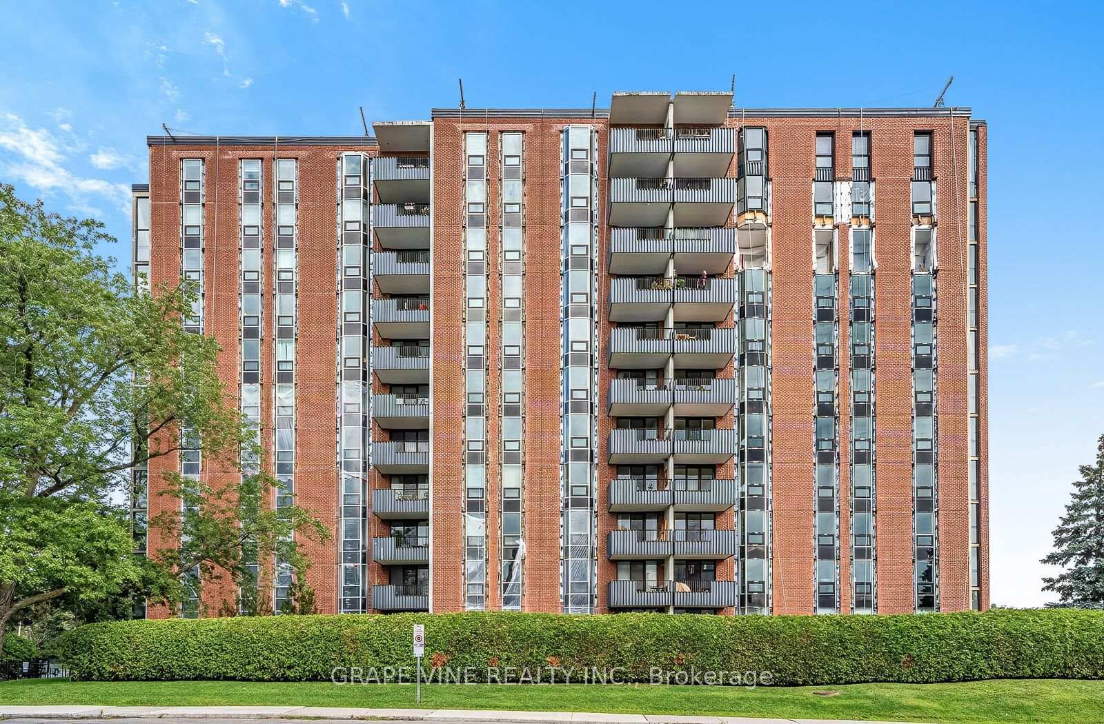 Property Photo: 2951 Riverside Drive 504 ON K1V 8W6