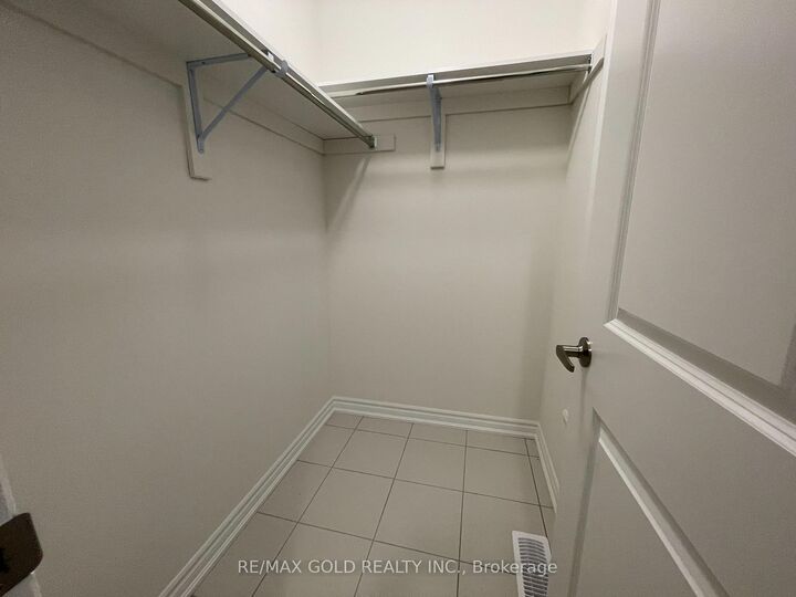 Property Photo:  21 Sanford Circle  ON L9X 2A8 