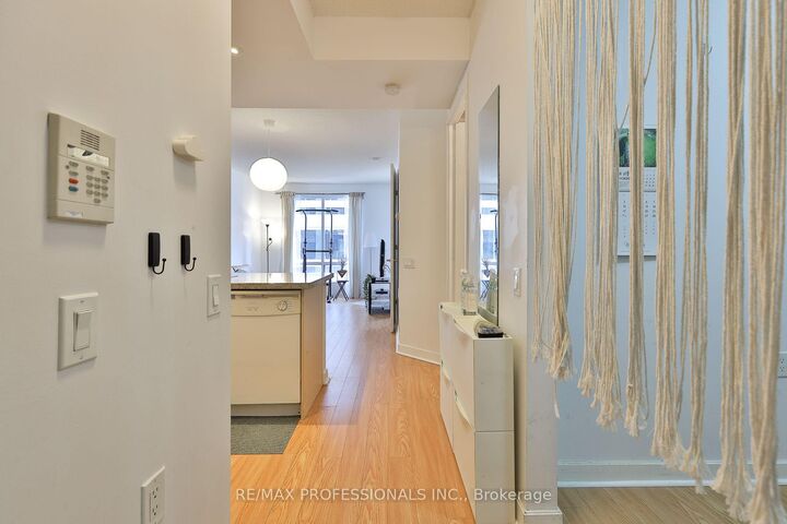 Property Photo: 85 Bloor Street E 1608 ON M4W 3Y1