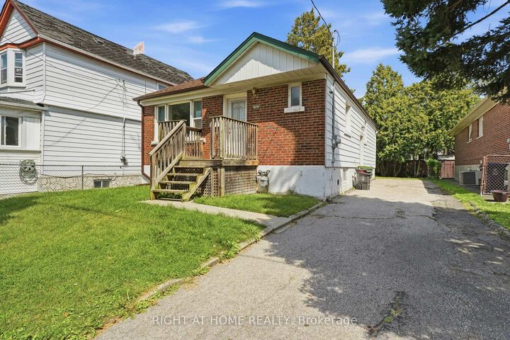 Property Photo: 975 Victoria Park Avenue ON M4B 2J4