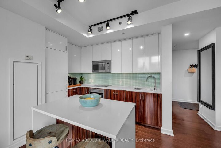 Property Photo: 300 Lisgar Street 810 ON K2P 0E2
