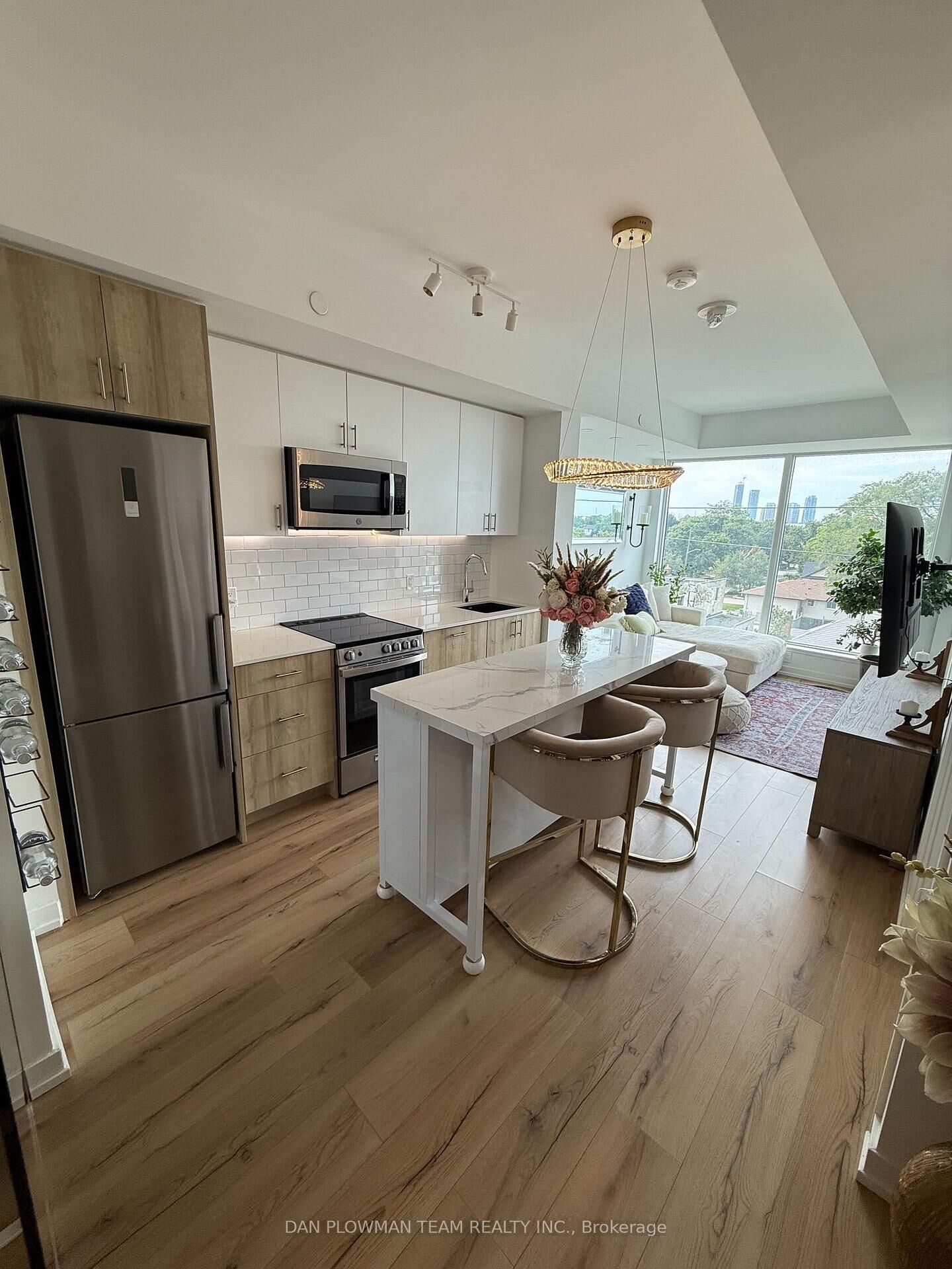 Property Photo:  1195 The Queensway N/A 405  ON M8Z 0H1 