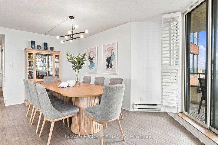 Property Photo:  268 Ridley Boulevard 1016  ON M5M 4N3 