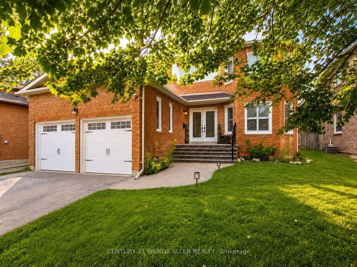 Property Photo: 156 Gwendolyn Boulevard ON L4P 3S5