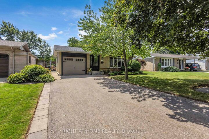 Property Photo: 1432 Dewbourne Crescent ON L7M 1E7