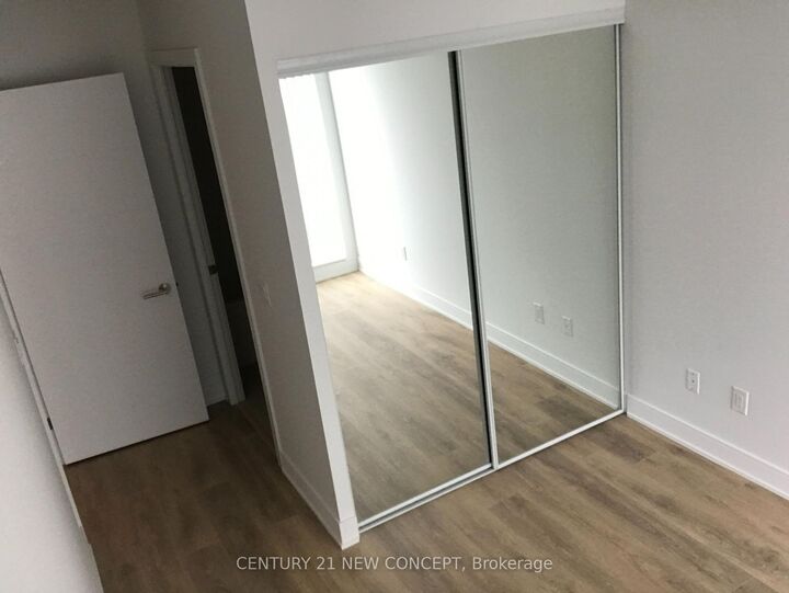 Property Photo:  525 Adelaide Street W 823  ON M5V 0N7 