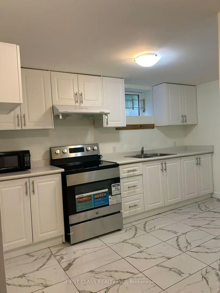 Property Photo:  448 Elmwood Avenue  ON L4C 1M4 