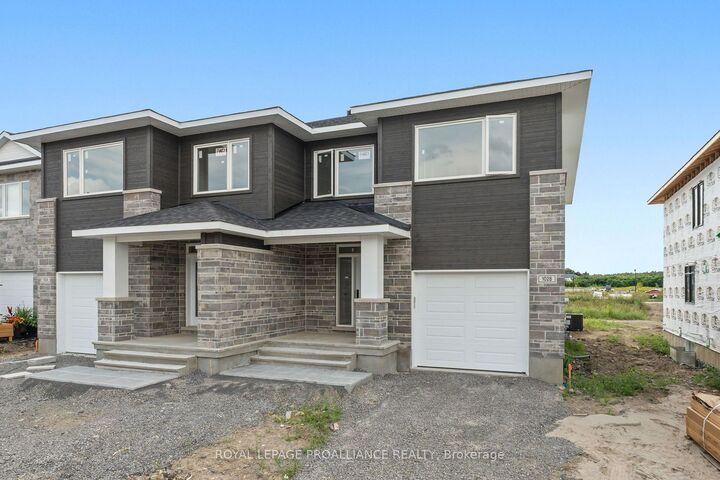 Property Photo:  1028 Moore Street  ON K6V 0H2 