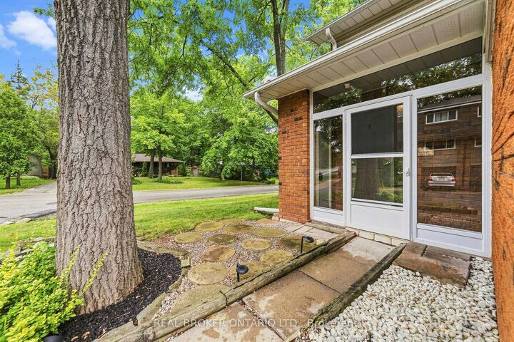 Property Photo: 1270 Gainsborough Drive 61 ON L6H 2L2