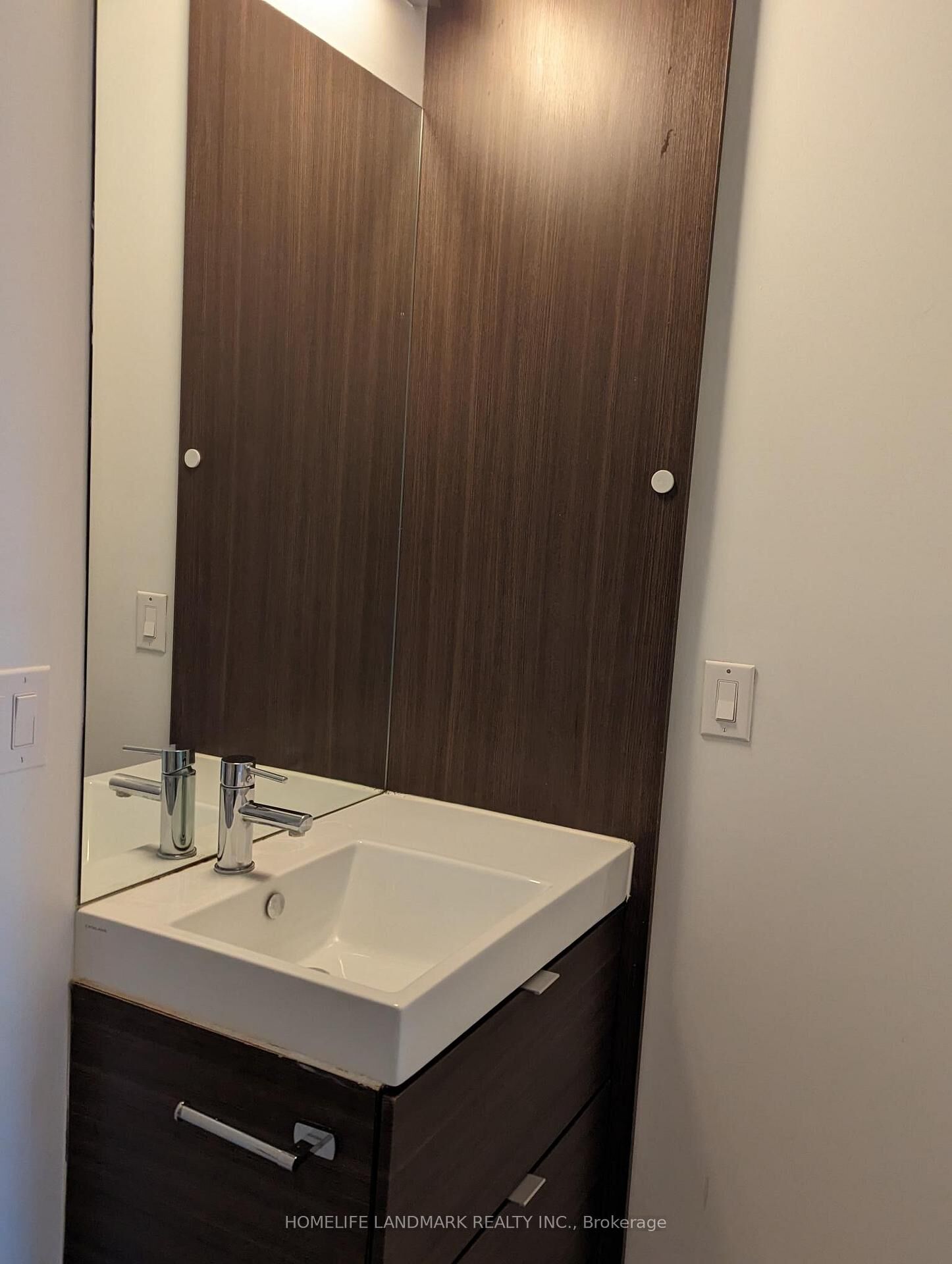 Property Photo: 62 Forest Manor Road 2105 ON M2J 0B6