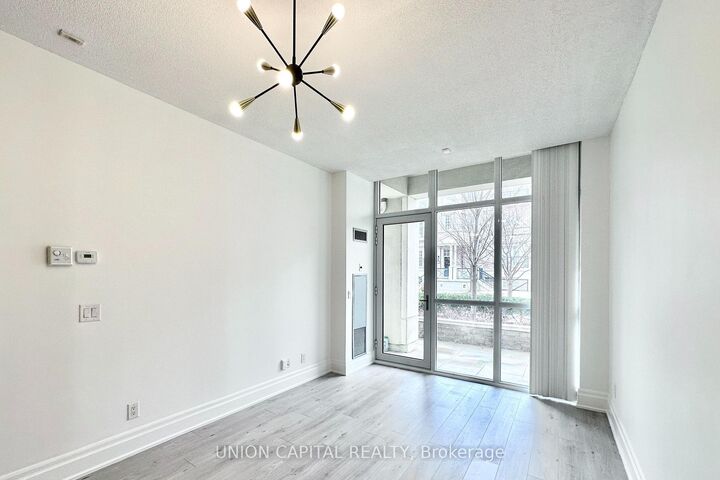 Property Photo:  39 Upper Duke Crescent 120  ON L6G 0B8 