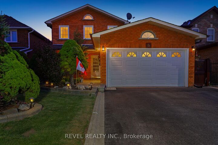 8 Cochrane Avenue — photo 1