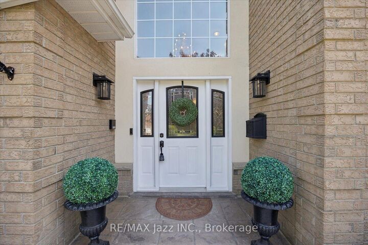 Property Photo: 140 Taylorwood Court ON L1G 7V7