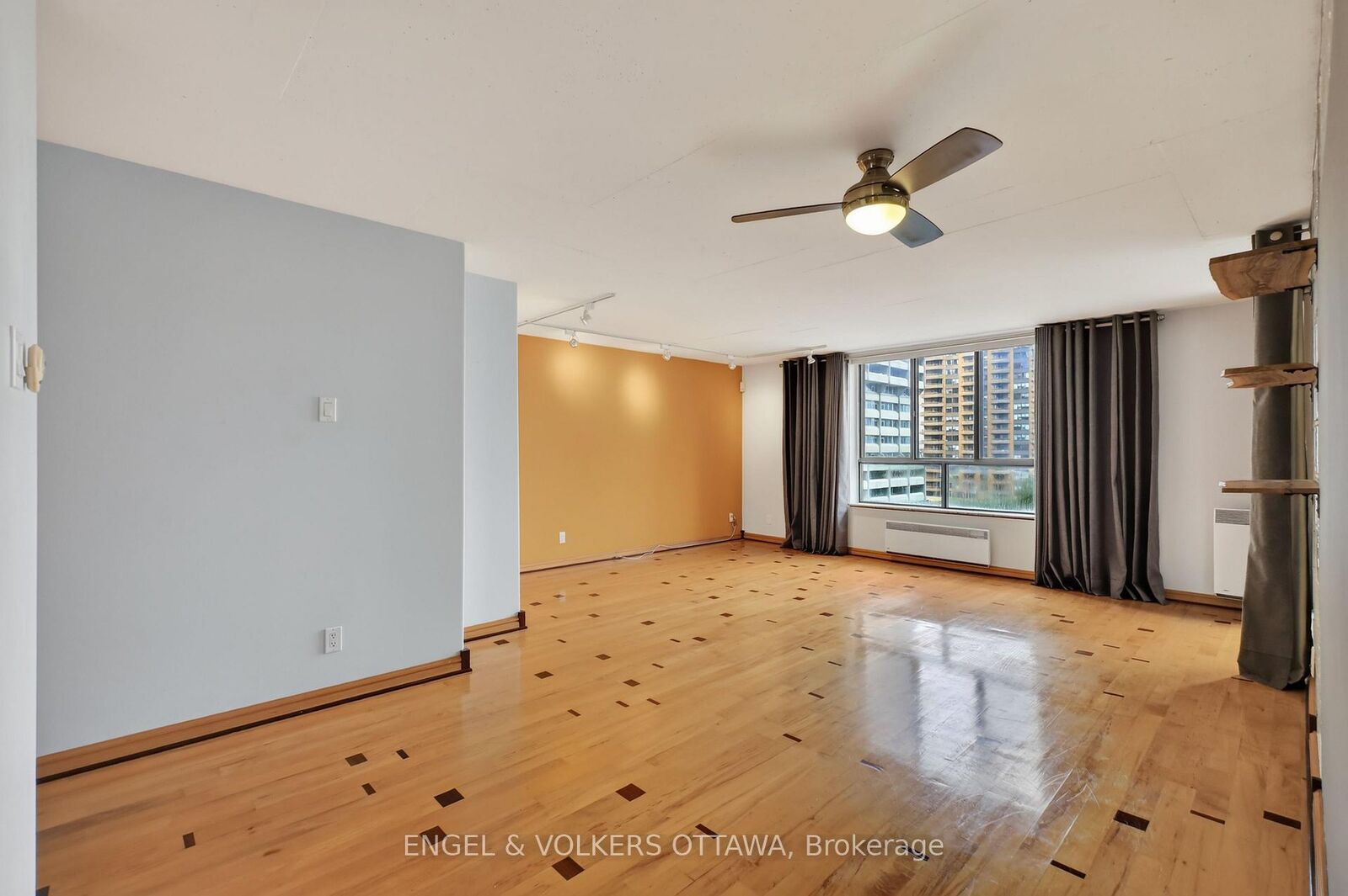 Property Photo: 475 Laurier Avenue W 1007 ON K1R 7X1