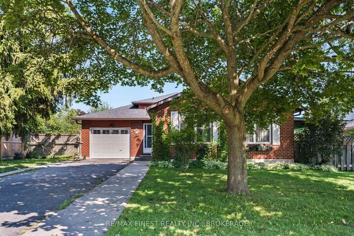 Property Photo:  105 Grenadier Drive  ON K7K 6E7 