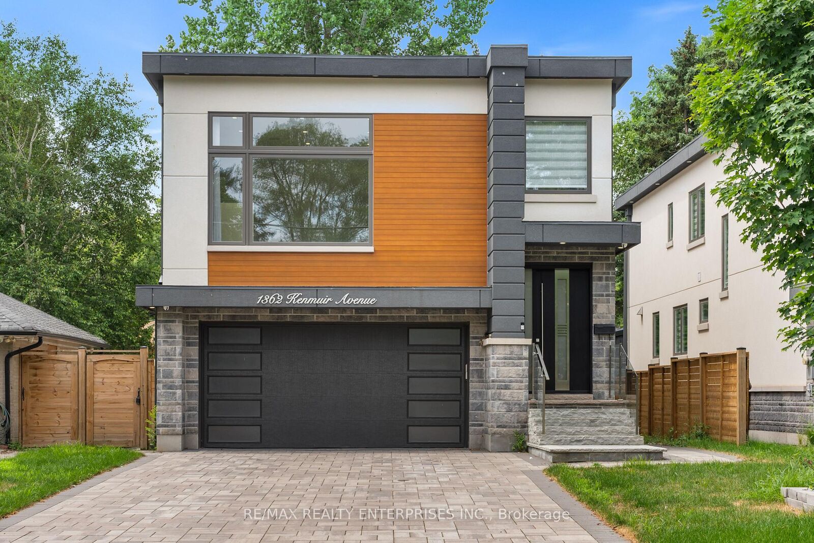 Property Photo:  1362 Kenmuir Avenue  ON L5G 4B4 