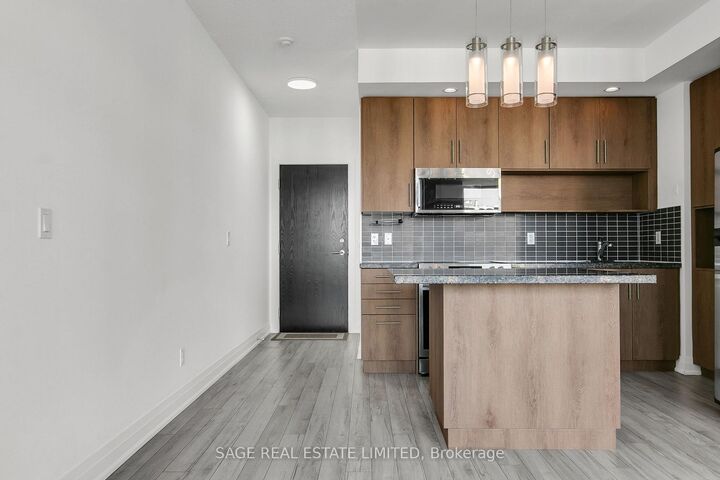 Property Photo:  120 Homewood Avenue 2104  ON M4Y 2J3 