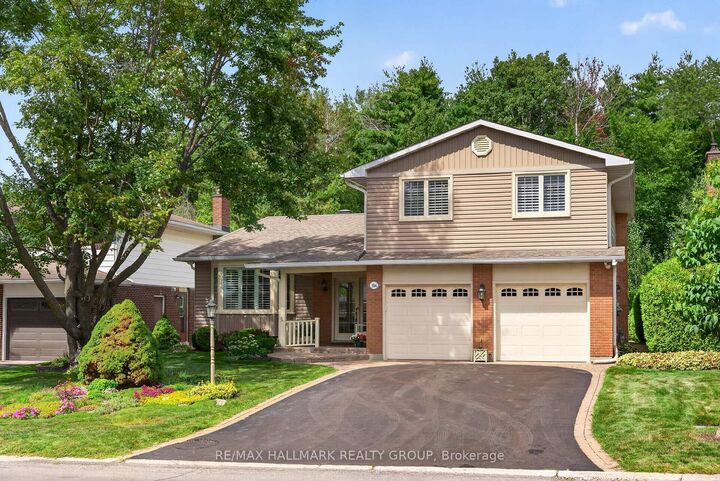 Property Photo: 104 Northpark Drive ON K1B 4V3