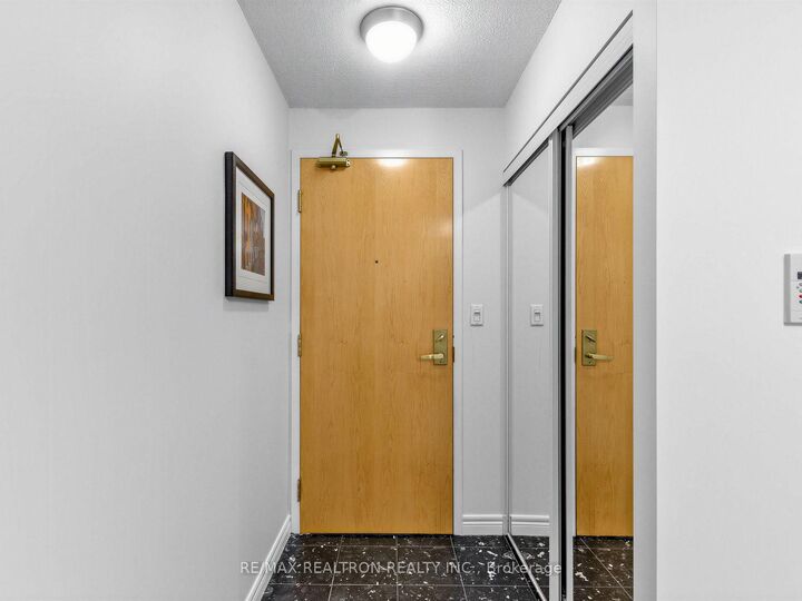 Property Photo:  43 Eglinton Avenue E 510  ON M4P 1A5 
