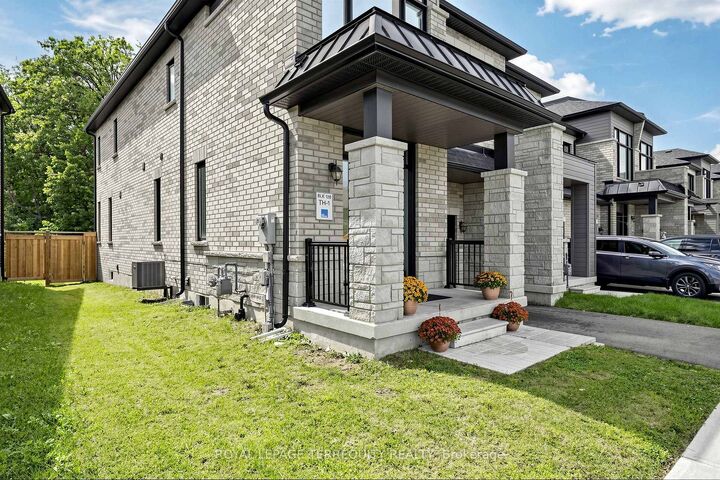 Property Photo:  1456 Rose Way  ON L9E 1V7 