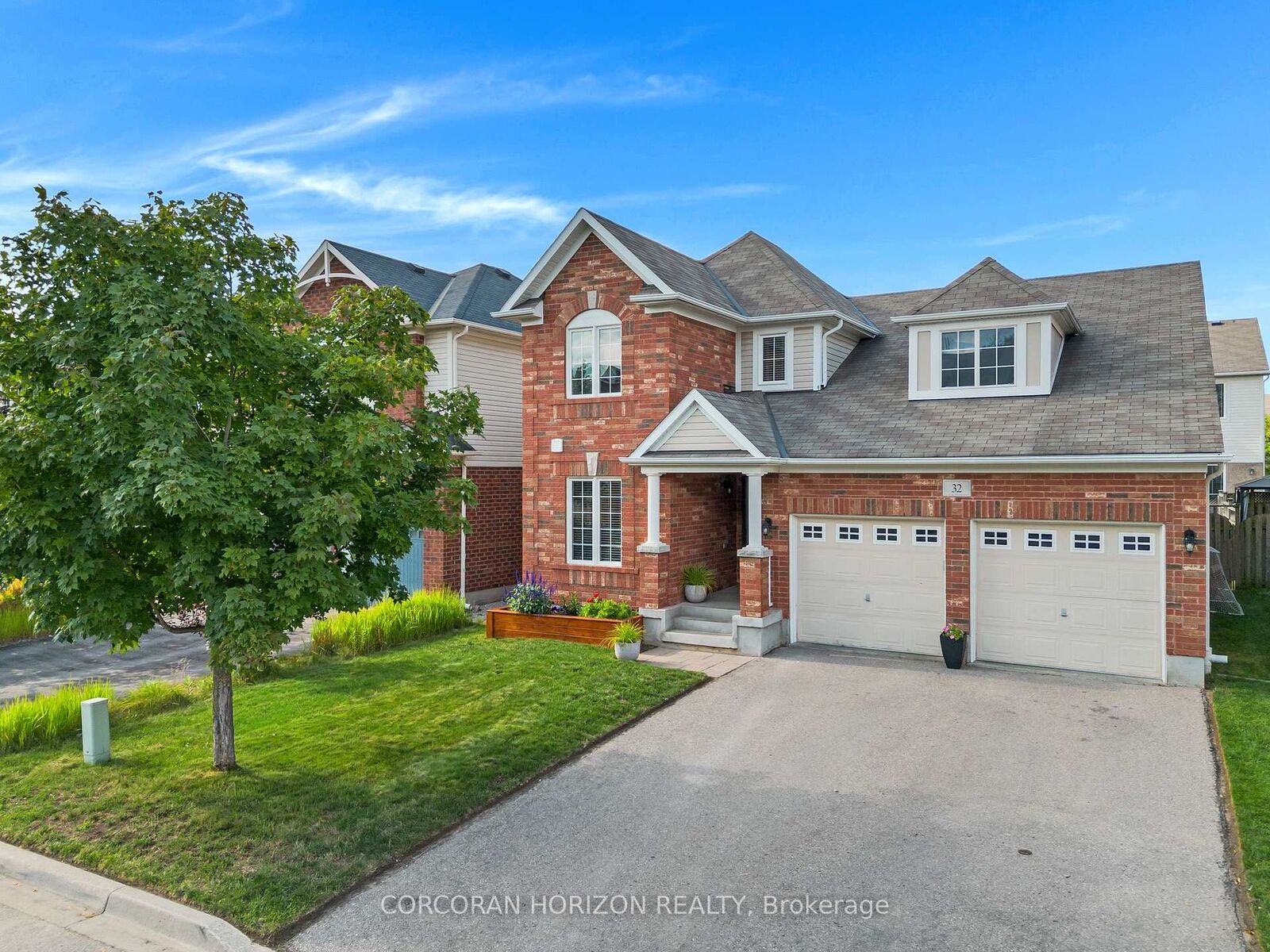 Property Photo: 32 Chase Crescent ON N3C 0C5