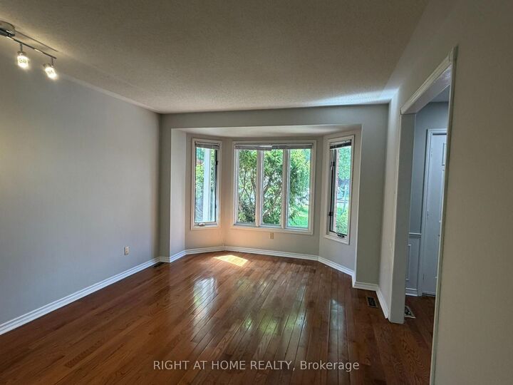 Property Photo: 1004 Aldersbrook Road ON N6G 4N5