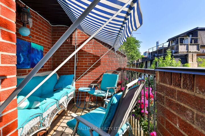 Property Photo: 17 Pembroke Street 21 ON M5A 2N6
