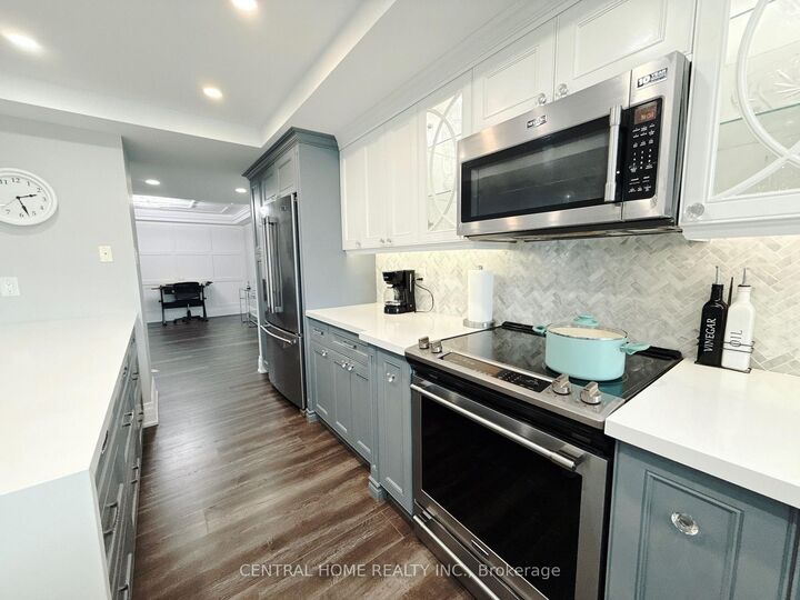 55 Skymark Drive 2703 — photo 1