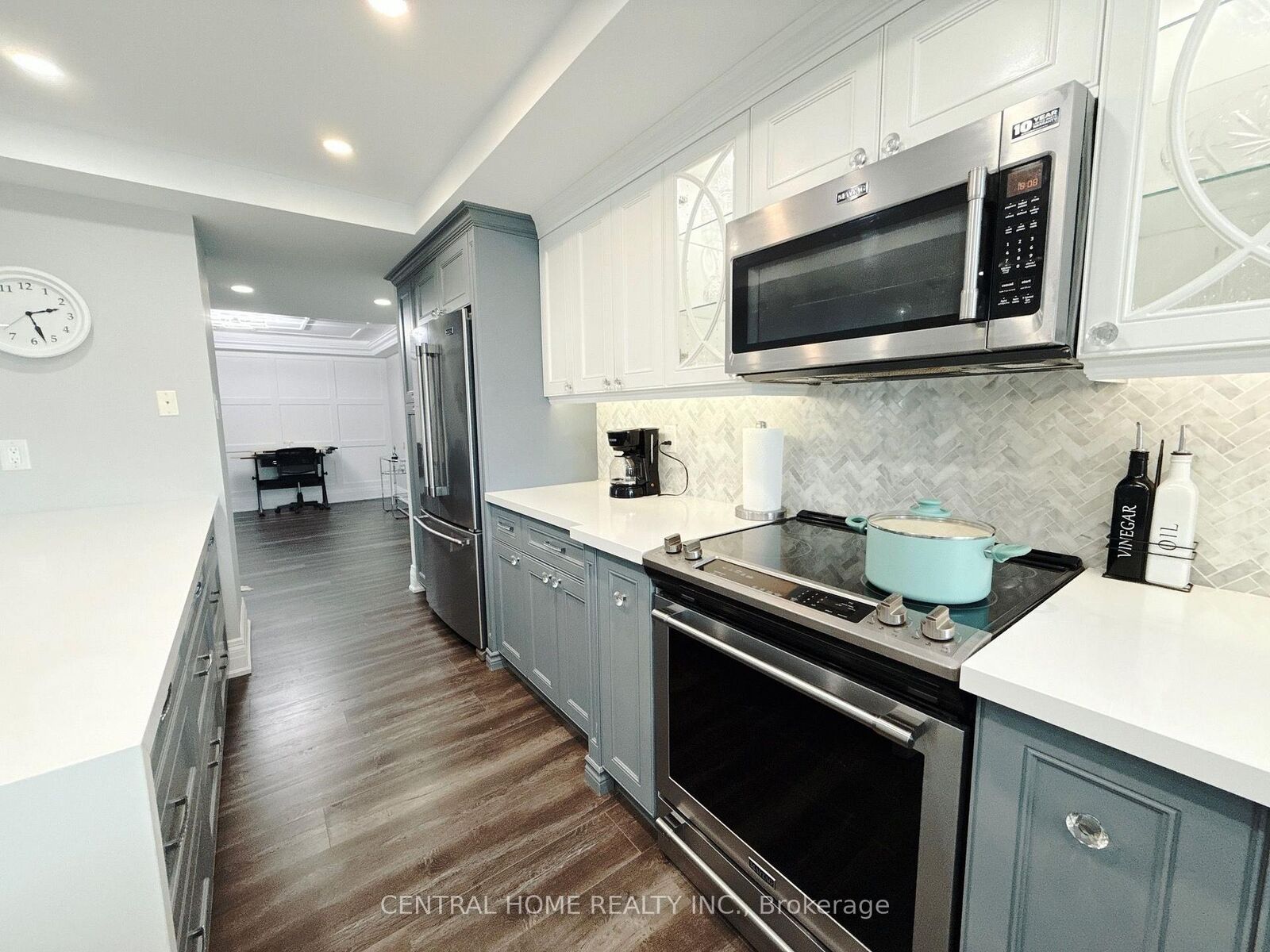 Property Photo: 55 Skymark Drive 2703 ON M2H 3N4